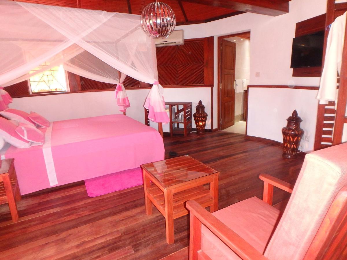 Edena Kely Hotel Mahajanga Exterior foto
