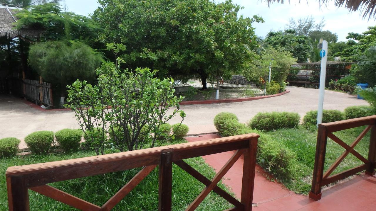 Edena Kely Hotel Mahajanga Exterior foto
